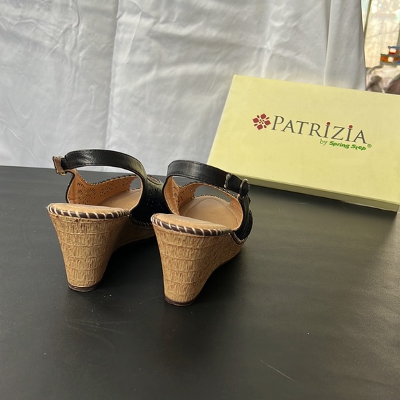 Spring step sandal - Picture 3 of 3